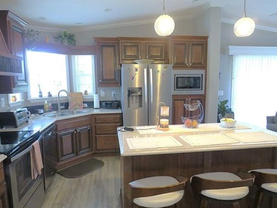 This beautifully maintained 1,248 square foot manufactured home - photo 8