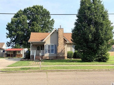 SHORT SALE OPPORTUNITY! Move-in ready and packed with value - photo 4