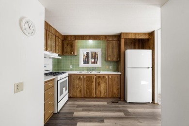 Sellers have purchased a 1 year home warranty! Beautifully - photo 4