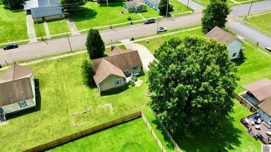 SHORT SALE OPPORTUNITY! Move-in ready and packed with value - photo 8