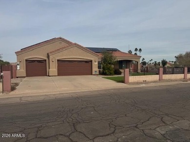 Amazing LAKE FRONT 3 bed 2 bath, fully landscaped TURF front and - photo 21
