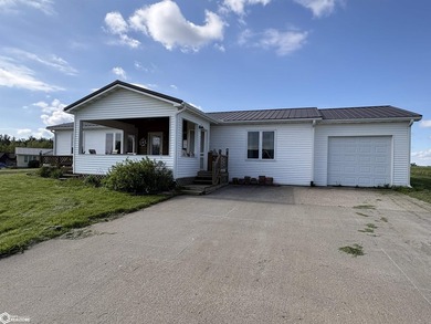 Enjoy the best of lake living with this inviting lakeside ranch - photo 1