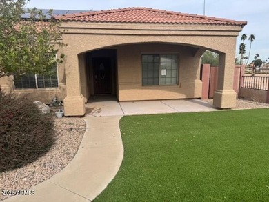 Amazing LAKE FRONT 3 bed 2 bath, fully landscaped TURF front and - photo 22
