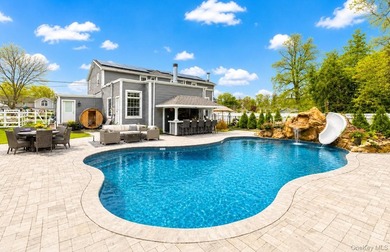 Stunning Fully Renovated Colonial Located In The Highly - photo 22