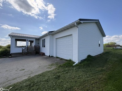 Enjoy the best of lake living with this inviting lakeside ranch - photo 2
