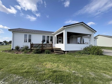 Enjoy the best of lake living with this inviting lakeside ranch - photo 3