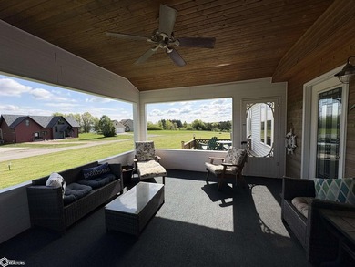 Enjoy the best of lake living with this inviting lakeside ranch - photo 6