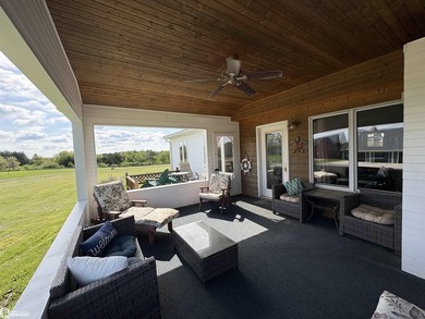 Enjoy the best of lake living with this inviting lakeside ranch - photo 7