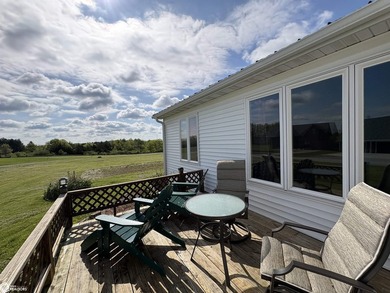 Enjoy the best of lake living with this inviting lakeside ranch - photo 8