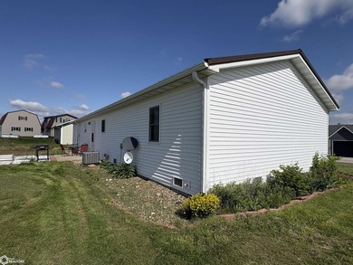 Enjoy the best of lake living with this inviting lakeside ranch - photo 9
