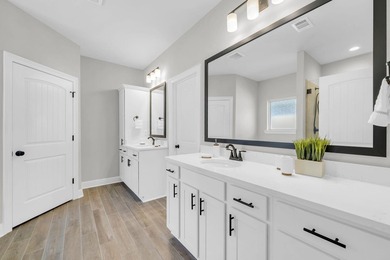 Welcome to the popular Sycamore III floor plan in the - photo 11