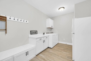 Welcome to the popular Sycamore III floor plan in the - photo 14