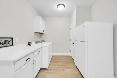 Welcome to the popular Sycamore III floor plan in the - photo 15