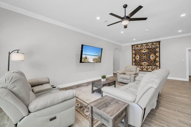 Welcome to the popular Sycamore III floor plan in the - photo 20