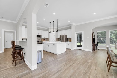 Welcome to the popular Sycamore III floor plan in the - photo 22