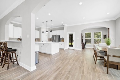 Welcome to the popular Sycamore III floor plan in the - photo 23