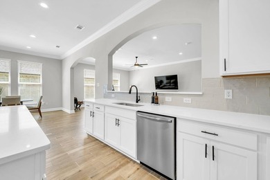 Welcome to the popular Sycamore III floor plan in the - photo 29