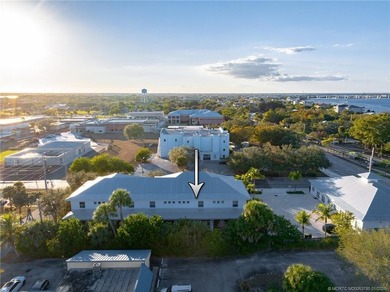 Sophisticated coastal living in the heart of Historic Downtown - photo 32