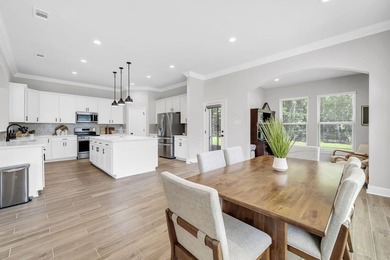 Welcome to the popular Sycamore III floor plan in the - photo 34
