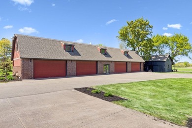There are properties, and then there are estates that redefine - photo 35