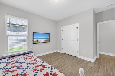 Welcome to the popular Sycamore III floor plan in the - photo 38