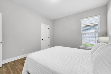 Welcome to the popular Sycamore III floor plan in the - photo 40