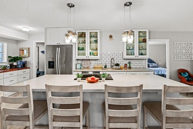 Beautifully remodeled 3-bedroom, 2-bath CORNER UNIT in - photo 7
