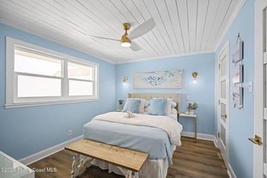 Completely reimagined 2-bedroom, 2-bathroom coastal residence - photo 17