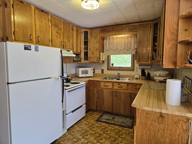Location, location, location! This cozy 2 bedroom, 1 bathroom - photo 5