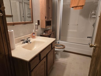 Location, location, location! This cozy 2 bedroom, 1 bathroom - photo 6