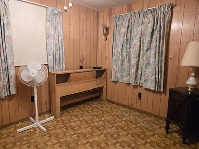 Location, location, location! This cozy 2 bedroom, 1 bathroom - photo 8