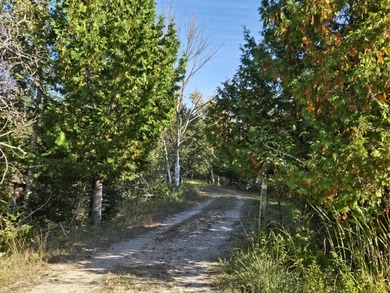 Location, location, location! This cozy 2 bedroom, 1 bathroom - photo 10