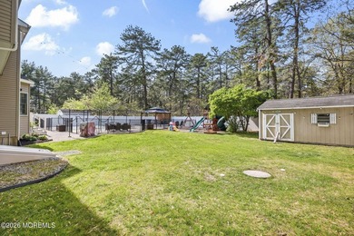 Welcome to this beautifully maintained custom Colonial tucked - photo 39