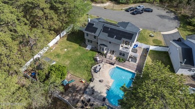 Welcome to this beautifully maintained custom Colonial tucked - photo 41