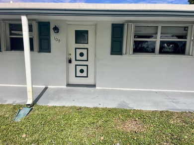 Lake Condo For Sale in Boynton Beach, Florida