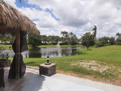 mature landscaped park welcomes you as soon as you drive through - photo 1