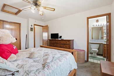 The perfect split entry home with 2 bedrooms and 2 bathrooms - photo 11
