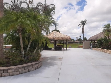 mature landscaped park welcomes you as soon as you drive through - photo 9