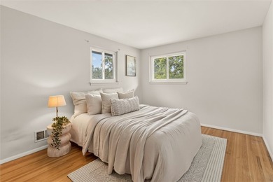 Welcome home to this spacious and well-maintained 3-bedroom, 1 - photo 20