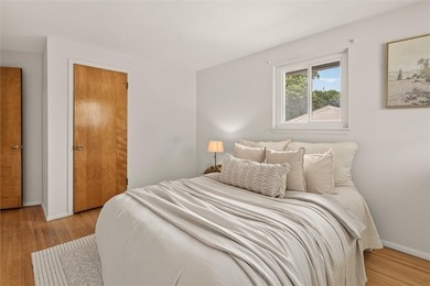 Welcome home to this spacious and well-maintained 3-bedroom, 1 - photo 21