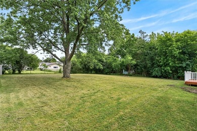 Welcome home to this spacious and well-maintained 3-bedroom, 1 - photo 39
