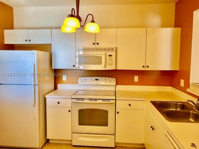 Beautiful waterfront view unit. Located in a quiet and great - photo 2
