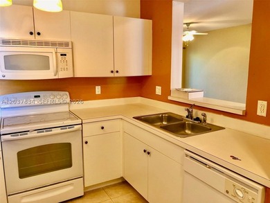 Beautiful waterfront view unit. Located in a quiet and great - photo 3