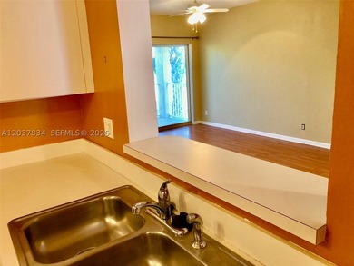 Beautiful waterfront view unit. Located in a quiet and great - photo 4