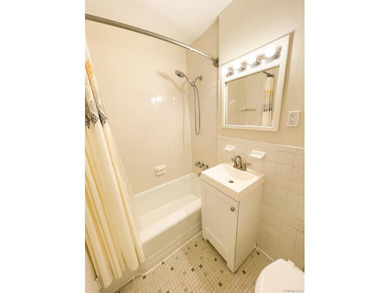 Bright and well-maintained 1-bedroom unit located on the second - photo 11