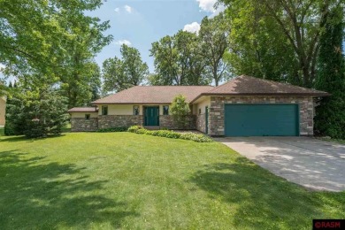 Lake Home For Sale in Lake Crystal, Minnesota