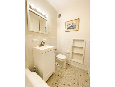 Bright and well-maintained 1-bedroom unit located on the second - photo 12