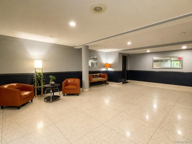 Bright and well-maintained 1-bedroom unit located on the second - photo 14