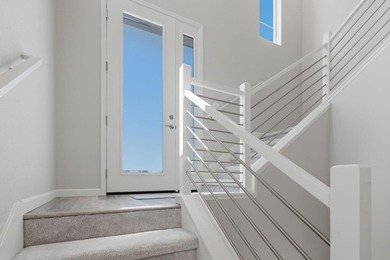 Located on a picturesque tree-lined street of Communication - photo 16