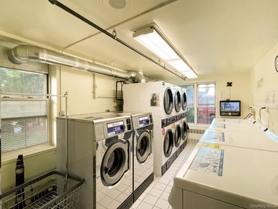 Bright and well-maintained 1-bedroom unit located on the second - photo 16